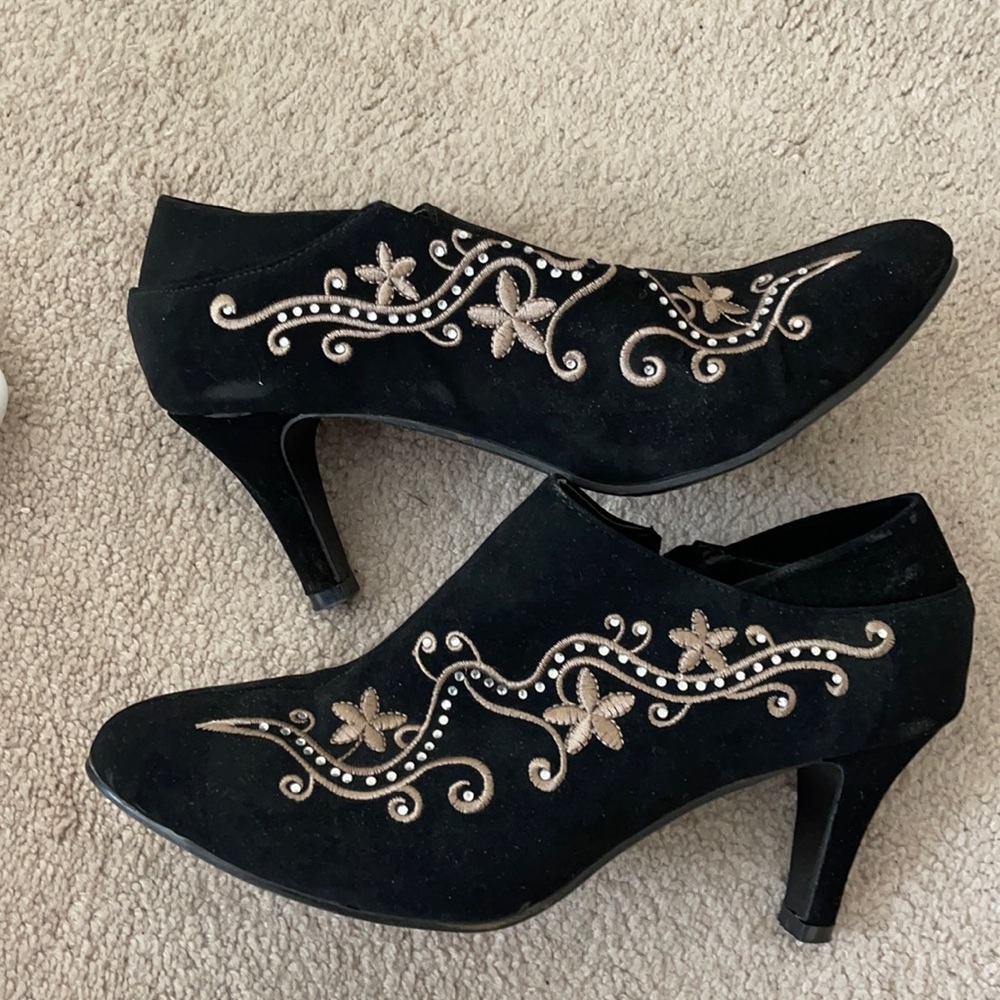 Ladies zip up dress shoe